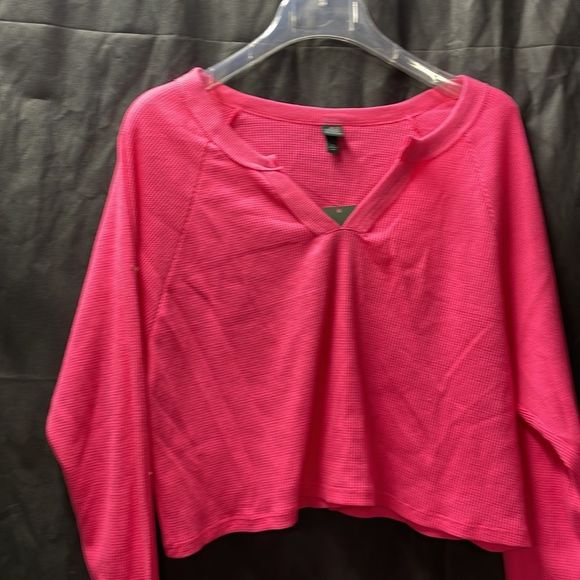 Wild fable v neck crew crop shirt - Picture 2 of 8